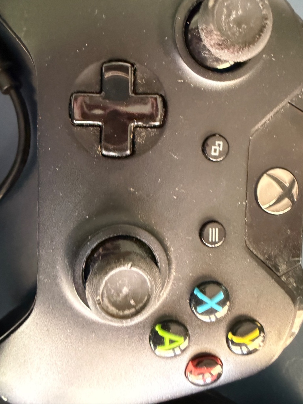 bundle of X-box controllers - Picture 4 of 5